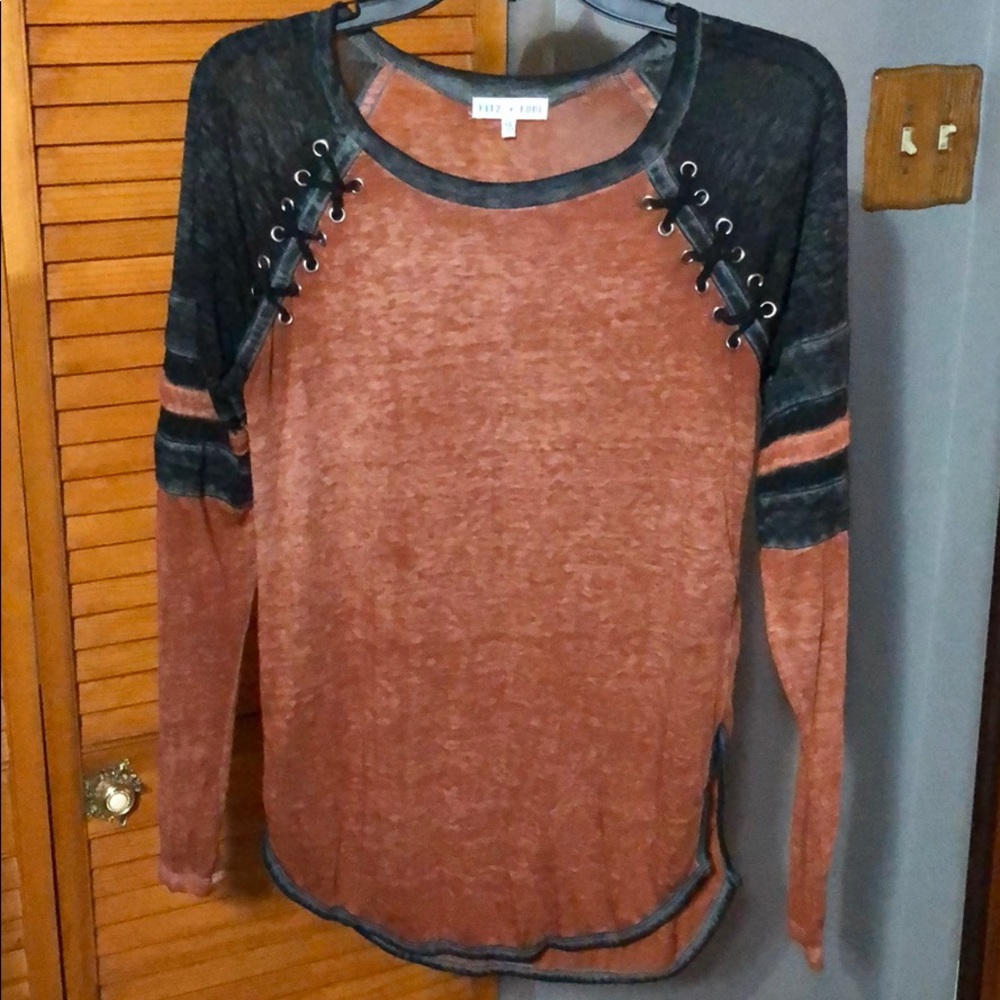 Long sleeve tee